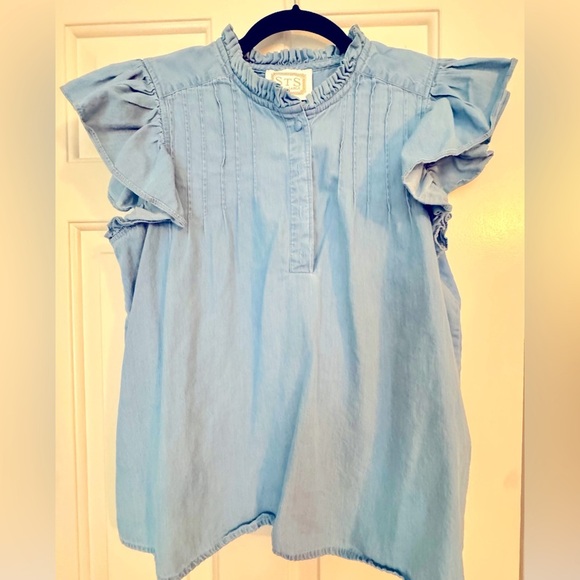 Sail to Sable Sz M Pintuck Chambray Blue Ruffle Sleeve Top - Picture 4 of 6